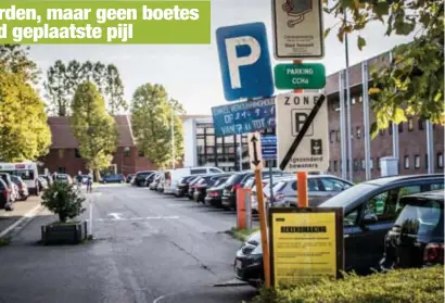  ?? FOTO SVEN DILLEN ?? Er stonden meer dan vijftig verbodsbor­den. Maar bij het eerste stond de pijl omgekeerd en bleek de takeling dus onterecht.