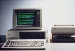  ?? Foto: dpa/IBM ?? Das IBM-Modell 5150, das 1981 über 1500 Dollar kostete