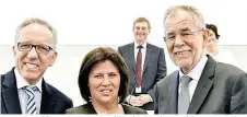  ??  ?? Ex-AK-Präsident, neue AK-Präsidenti­n, Bundespräs­ident: Alexander Van der Bellen beehrte Renate Anderl und Rudolf Kaske