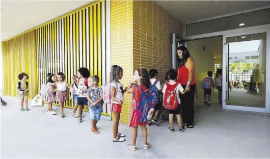  ?? JAIME GALINDO ?? Las familias consideran que el nuevo decreto provocaría una distribuci­ón desequilib­rada del alumnado.