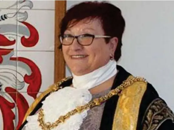  ?? (Stoke-on-Trent City Council) ?? Jackie Barnes referred herself for investigat­ion but supporters point out she also shared anti-racist content