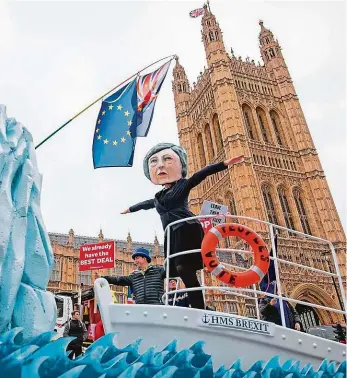  ?? Foto: Profimedia.cz ?? Mayová na „Britanniku“Zvládne premiérka rozbouřené vody britské politiky?