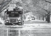  ?? FLORIDA SUN SENTINEL JOE CAVARETTA/SOUTH ?? Flooding fills a street in Plantation just north of Broward Boulevard after Tropical Storm Eta.