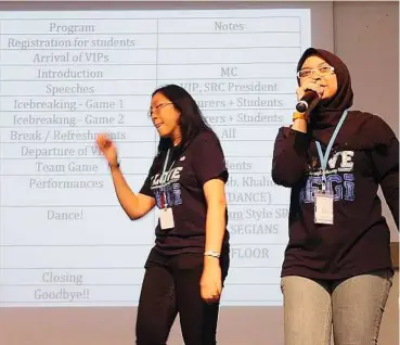  ??  ?? Janelle Foo (left) and a friend conducting the Human Bingo Game during the SEGi University Freshmen Night 2012. Below: Janelle clinched the Dean’s List Award in the Foundation in Science at SEGi College Subang Jaya and progressed to the Master of...