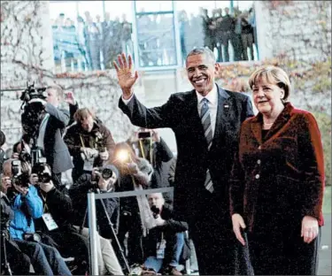  ?? SIMONE KUHLMEY/PACIFIC PRESS ?? President Barack Obama and Chancellor Angela Merkel stand united Thursday in Berlin.