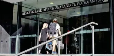  ?? File/reuters ?? ↑
Visitors enter the office of Reserve Bank of New Zealand in Wellington.