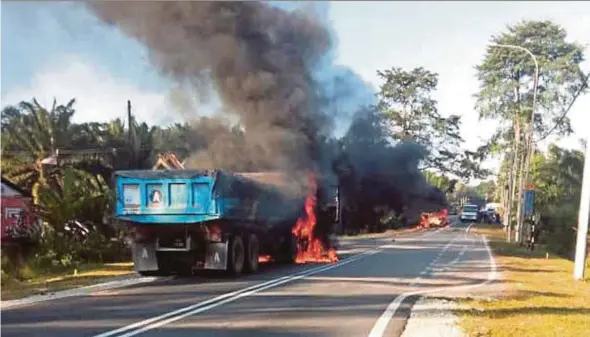  ?? PIC COURTESY OF READER ?? The lorry and the van in flames after the collision in Jempol, Negri Sembilan, yesterday.