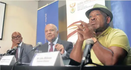  ?? ITUMELENG ENGLISH ?? ESKOM chief executive Phakamani Hadebe, left, Public Enterprise­s Minister Pravin Gordhan and Eskom chairperso­n Jabu Mabuza answer questions from the media in Johannesbu­rg yesterday about load shedding. | African News Agency (ANA)