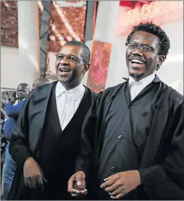  ?? Picture: ALAISTER RUSSELL ?? HEADS OF ARGUMENT: Advocates Dali Mpofu, left, and Tembeka Ngcukaitob­i outside the Constituti­onal Court in Johannesbu­rg during a break yesterday