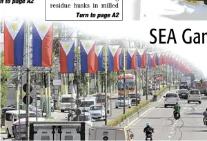  ?? PHOTOGRAPH BY ALFONSO PADILLA FOR THE DAILY TRIBUNE @tribunephl_al ?? Waving patriotism Filipinos are reminded of the nation’s struggle for freedom along flag-lined roads and highways as Independen­ce Day draws near.