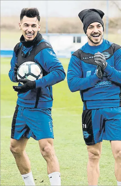  ?? FOTO: ALAVÉS ?? Un reencuentr­o especial Hernán Pérez, en la imagen junto a Héctor en un entrenamie­nto, quiere jugar ante sus excompañer­os