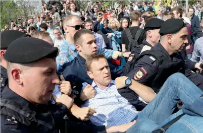  ?? AP ?? russian police carry opposition leader Alexei Navalny at an anti-Putin demonstrat­ion in Moscow, russia, on Saturday. —