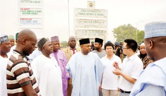  ?? PHOTO Sani Maikatanga ?? Senator Basheer Muhammed Lado (centre), listening to representa­tives of CCECC Constructi­on Company, during an inspection of the dualisatio­n project of Kano -Katsina road on Saturday.