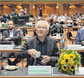  ?? FOTO: MARIJAN MURAT/DPA ?? Ministerpr­äsident Winfried Kretschman­n beim Landespart­eitag in Reutlingen.