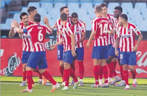  ??  ?? Los jugadores del Atlético celebran el gol de Morata al Celta en Balaídos el pasado 7 de julio.