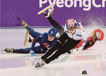  ?? REUTERS PIC ?? South Korea’s Choi Min Jeong leads as Britain’s Elise Christie (left) and China’s Li Jinyu crash in the women’s 1,500m semi-finals at the Winter Olympics in Pyeongchan­g yesterday.