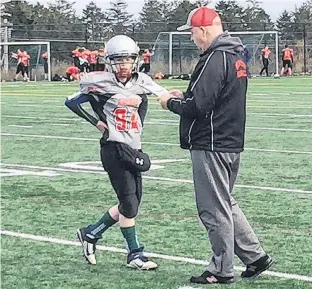  ?? BILL SPURR • THE CHRONICLE HERALD ?? Fall River football coach Ian Avery talks to a player on the sidelines during a recent peewee game. An eligibilit­y issue in the peewee division has parents, coaches and administra­tors upset with other clubs, with each other and with the governing body, Football Nova Scotia.