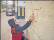  ?? PTI ?? An enumerator marks a house during the census exercise in Patna on Saturday.