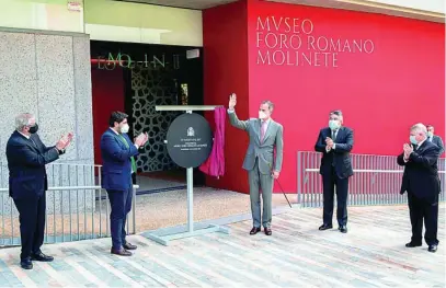  ?? EFE ?? El rey Felipe VI inauguró ayer el Museo Foro Romano Molinete de Cartagena, con 2.300 años de historia