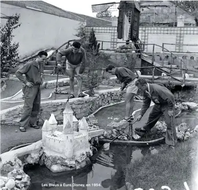  ??  ?? Les Bleus à Euro Disney, en 1954.