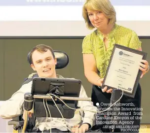  ?? JACKIE MELLOR/JUST JAQ PHOTOGRAPH­Y ?? Owen Ashworth, receives the Innovation Champion Award from Caroline Kenyon of the Innovation Agency