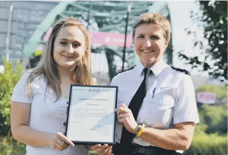  ??  ?? Paige Hunter receives a commendati­on by Chief Superinten­dent Sarah Pitt in recognitio­n of comfort notes left on Wearmouth Bridge