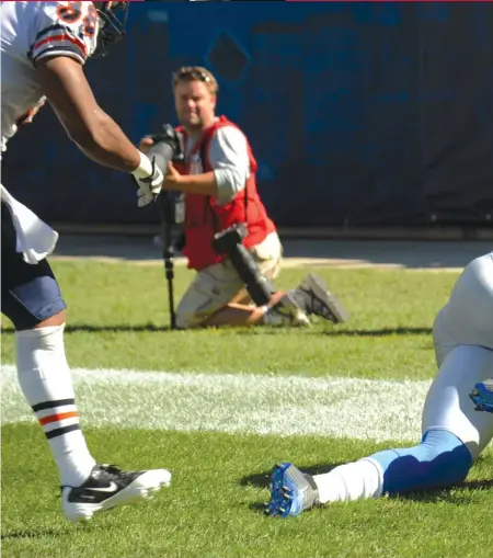  ?? | SUN- TIMES ?? Lions receiver Calvin Johnson makes the game- winning catch against the Bears in 2010. Oh, wait, it was ruled incomplete.