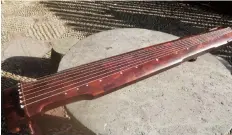  ?? Made by Qi Ezhong ?? A rosewood patchwork guqin