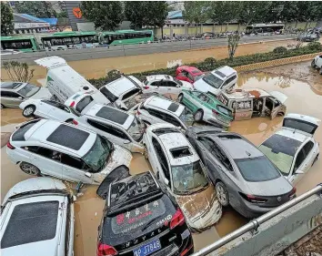  ??  ?? HEUTE.AT/LUB
LUB
Die chinesisch­e Metropole Zhengzhou wurde von starken Überschwem­mungen verwüstet. AFP
