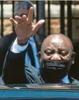  ?? Foto: Imago Images ?? Maskenpfli­cht ja, Quarantäne nein – mit dieser Linie will Südafrika unter Präsi‰ dent Cyril Ramaphosa die Pandemie hin‰ ter sich lassen.