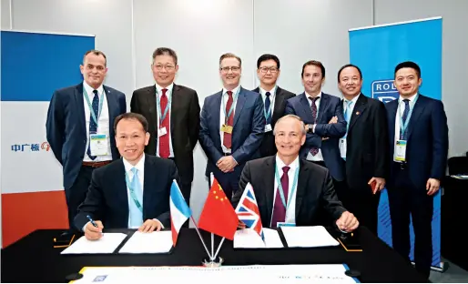  ??  ?? Le 26 juin 2018, signature de l’accord de coopératio­n entre Beijing Guangli Nuclear Co., Ltd, filiale de CGNPC, et la société britanniqu­e Rolls-Royce à l’occasion du troisième Salon mondial de l’industrie nucléaire qui s’est ouvert à Paris (France).