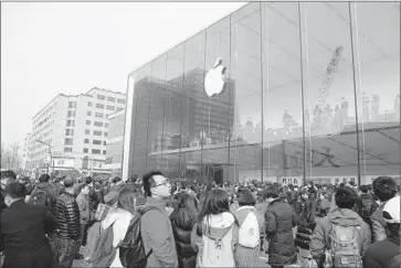  ?? ChinaFotoP­ress/Getty Images ?? APPLE’S SUCCESS in the fourth quarter was driven by huge demand for the iPhone 6 and 6 Plus in the U.S. and China, according to research firm Gartner. Above, an Apple store opens in Hangzhou, China, in January.