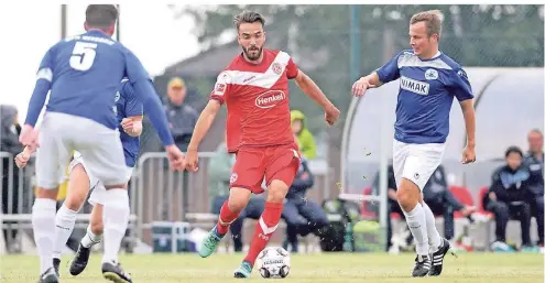  ?? RP.FOTO: FALK JANNING ?? Kenan Karaman (hier beim Testspiel beim VfB Wissen) kann auch auf der Außenbahn spielen.