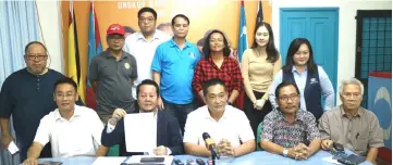  ??  ?? Vernon (seated second left) shows the Letter of Demand during a press conference yesterday. Seen with him are his legal counsel Desmond Kho (seated left), Batu Lintang assemblyma­n See Chee How (seated centre), PKR Sarawak vice chairman Boniface Willy...