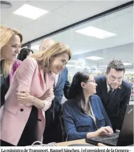  ?? David Zorrakino / Europa Press ?? La ministra de Transport, Raquel Sánchez, i el president de la Generalita­t, Pere Aragonès, a la nova seu de Vueling, ahir.