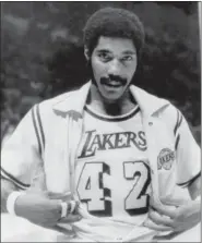  ?? DAVID SMITH — THE ASSOCIATED PRESS ?? In this file photo, Connie Hawkins shows off his new Los Angeles Lakers uniform before start of game against the New York Knicks in Inglewood Basketball great Connie Hawkins has died at 75.