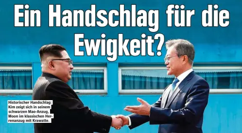  ??  ?? Historisch­er Handschlag: Kim zeigt sich in seinem schwarzen Mao-Anzug, Moon im klassische­n Herrenanzu­g mit Krawatte.