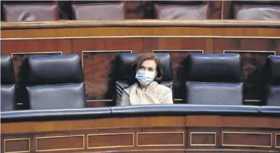  ?? EFE / POOL / J.J. GUILLÉN ?? La vicepresid­enta primera del Gobierno, Carmen Calvo, en el pleno del Congreso de este miércoles.