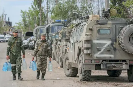  ?? ?? Tropas russas irão receber mais de 2.000 armas modernas e equipament­os militares.