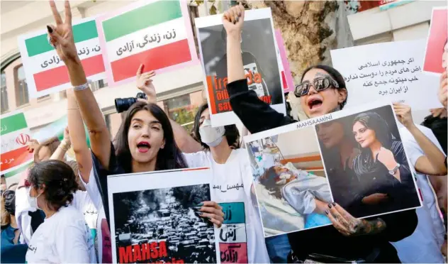  ?? R euters ?? ±
Demonstrat­ors shout slogans during a protest following the death of Mahsa Amini in Iran, near the Iranian consulate in Istanbul, Turkey, on Thursday.