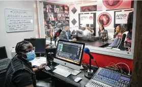  ?? Jon Shapley / Staff photograph­er ?? Busola Boyejo, a producer, videograph­er and filmmaker, records a show at the Afrovibes Entertainm­ent studio in Houston.