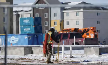  ?? PHOTOS BY DAVID ZALUBOWSKI — THE ASSOCIATED PRESS ?? Work proceeds at the site of a condominiu­m developmen­t on Jan. 16in northeast Denver. From investors to potential home buyers, many Americans are eager for the Federal Reserve to start cutting its benchmark interest rate.