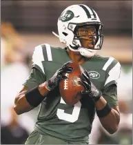  ?? Adam Hunger / Associated Press ?? Jets quarterbac­k Teddy Bridgewate­r is drawing trade interest in teams looking for a viable backup.