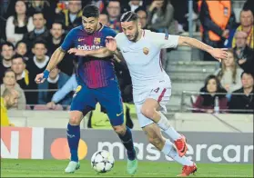  ??  ?? Luis Suárez y Manolas, durante el partido ante la Roma del Camp Nou