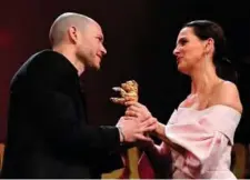  ??  ?? Israeli director Nadav Lapid receives the Golden bear for best film for “Synonyms” from French actress and president of the Berlinale 2019 jury Juliette Binoche.