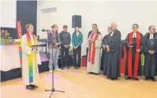  ?? ?? Der luv-Saal im neuen kirchliche­n Zentrum ist ein Raum für Partys genauso wie für Gottesdien­ste. Bei der Einweihung des kiez wurde er vom Landesbisc­hof explizit als sakraler Raum und damit als Kirche gewidmet.