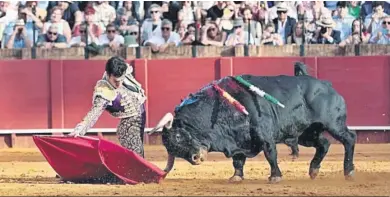  ?? ?? De rodillas en los medios y redondos, Tomás Rufo se luce con ‘Zacateca’.