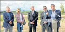  ??  ?? Jacques Puech, représenta­nt le Syaden, Séverine Mateille Conseillèr­e départemen­tale, José Frère, Maire d’armissan, Didier Aldebert, Maire de Vinassan, Jacques Bascou, Président du Grand Narbonne.