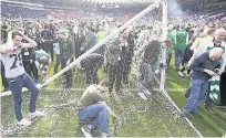  ??  ?? MAYHEM: Hibs fans destroy goalposts as the final turns ugly