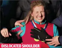  ??  ?? DISLOCATED SHOULDER
Ouch: Swimmer Rebecca Adlington landed badly during practice